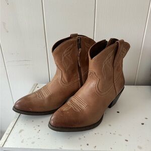 Ariat Darlin Western Boot Ankle High Boot Burnt Sugar 9C